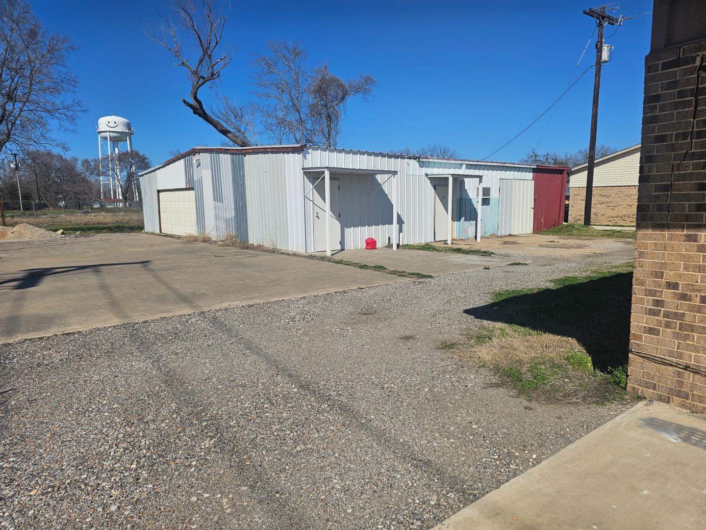 2007 , located at 533 S Seven Points BLVD, Seven Points, TX, 75143, (430) 255-4030, 32.313999, -96.209351 - Front building is around 1500 sqft. with 1 bathroom Back building is around 2500 sqft. with large office and 2 bathrooms. - Photo#2